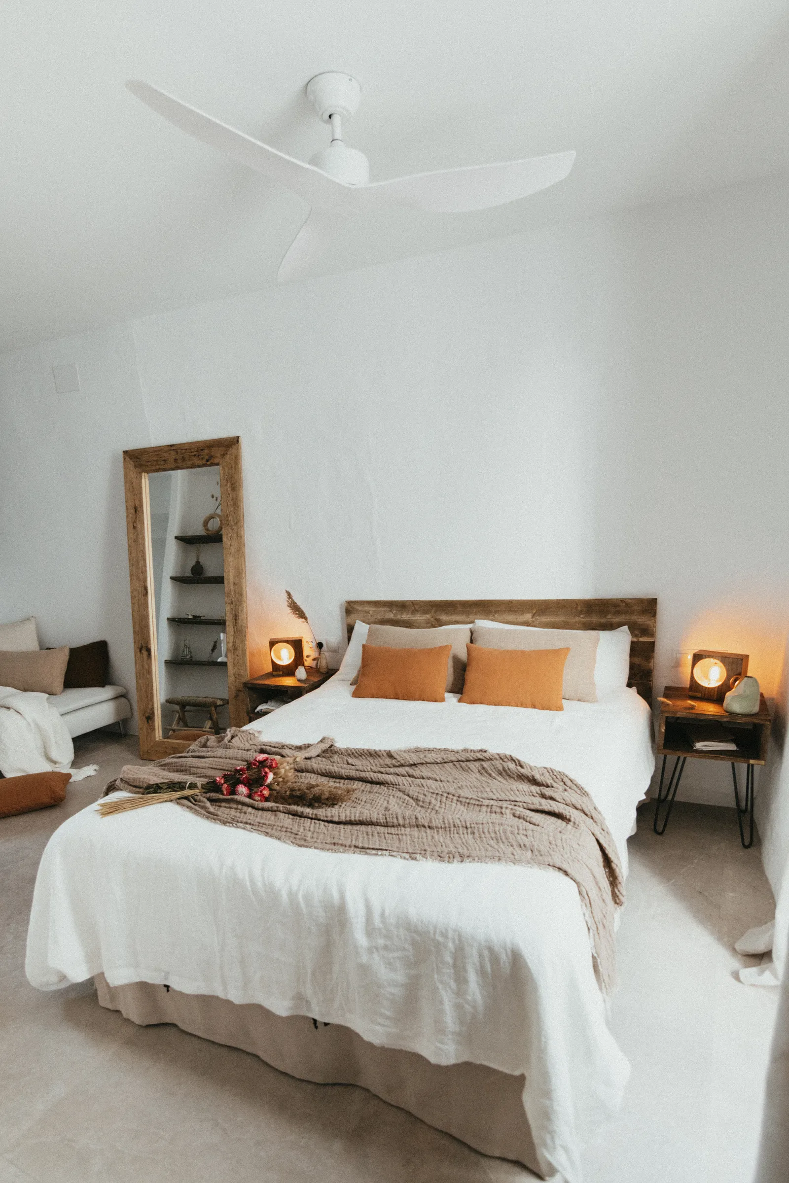 Habitación Criadera - Habitación con ventanal histórico y sofá-esquinera | Hospedería Manzanilla, Vejer