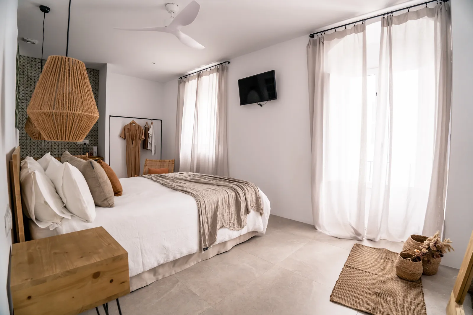 Habitación Salina - Habitación Deluxe con balcón y arco histórico | Hospedería Manzanilla, Vejer